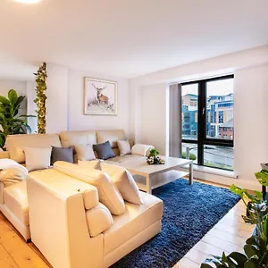 Quarters- Riverside Apartment Belfast
